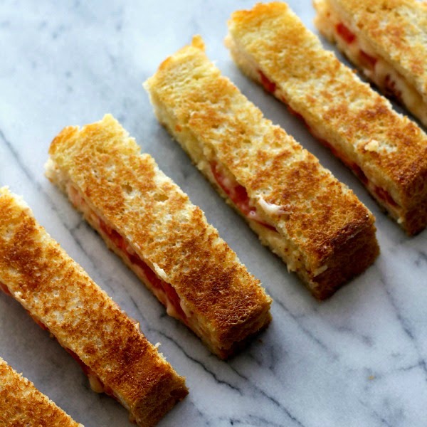 https://www.milkmeansmore.org/wp-content/uploads/2016/04/Smoky-Bacon-Grilled-Cheese-Dippers-600x600.jpg
