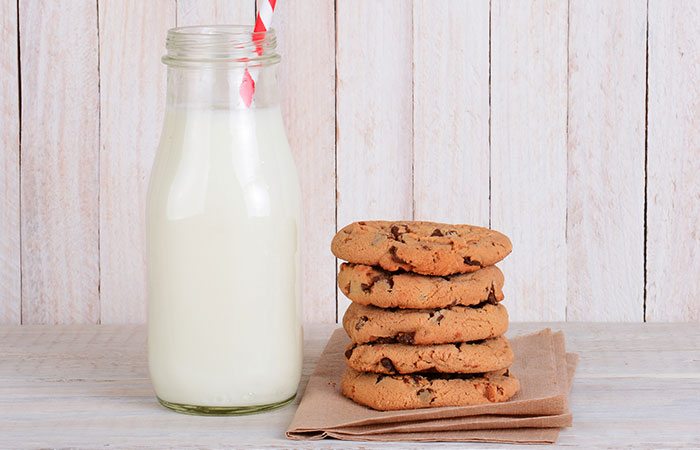 Why You Crave a Glass of Milk with Cookies— Explained by ...