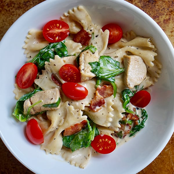 Pasta-with-Chicken-and-Garlic-Cream-Sauce_feat-image - United Dairy